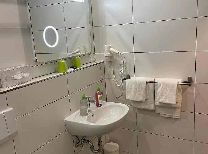 فندق Moselromantik Am Panoramabogen 3*