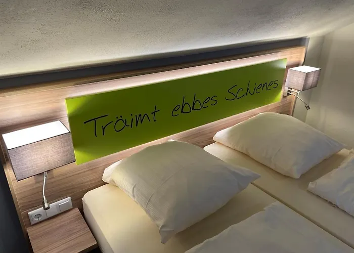 Moselromantik Am Panoramabogen מלון